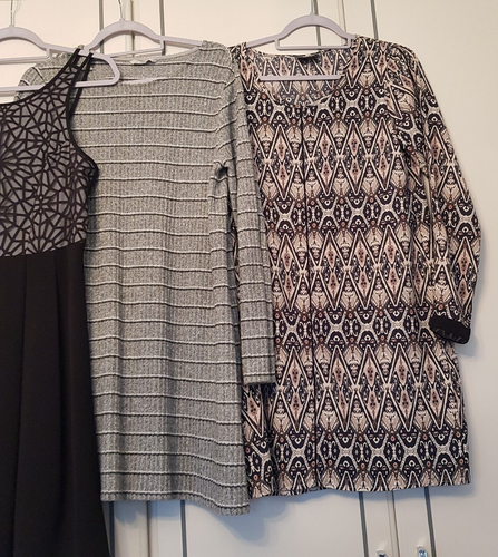 BARGIN BUNDLE OF CLOTHES-- 5 DRESSES 14 π3 NEWπ - Picture 3 of 7