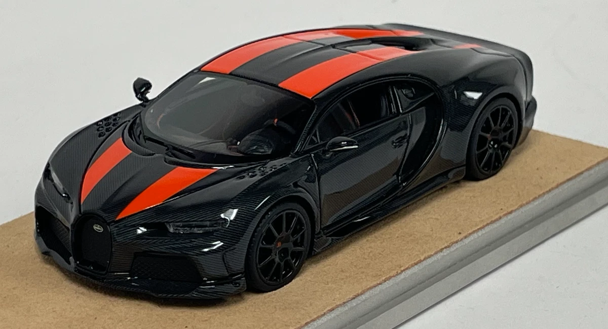 Looksmart 1/43 – Bugatti Divo 2018 – Quartz White Glossy – Modèle Réduit LS497B