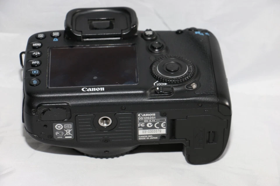 Canon EOS 7D 18.0 MP Digital SLR Camera Body Only - image 3 of 4
