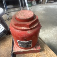 Torin Big Red T95007 Hydraulic Bottle Jack 50 Ton Torin Big Red T95007 Hydraulic Bottle Jack 50 Ton