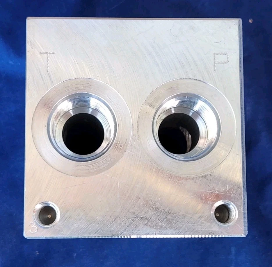 Colector de aluminio Daman, puertos de junta tórica 0294, parte ADO3SO22S NOS nuevo en caja Foto 4 de 4