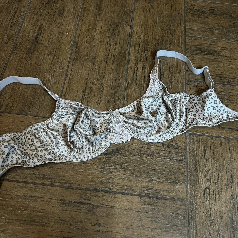 Chantelle  Hedona Molded Underwire Leopard Print Underwire Bra 34DDD - Image 3 of 4