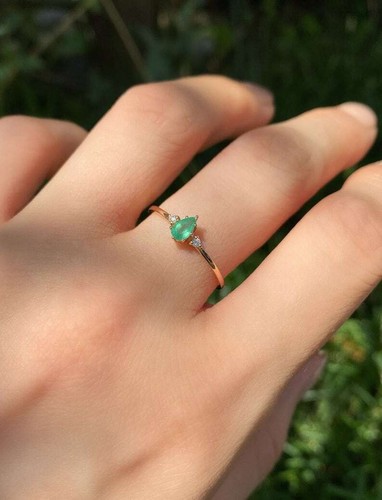 Minimalistischer Damenring natürlicher Smaragd und Diamanten Edelstein 14 Karat massiv Gold