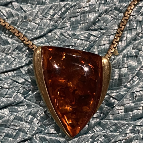 BEAUTIFUL ANTIQUE 8K LARGE AMBER NECKLACE / PENDANT 10 GRAMS