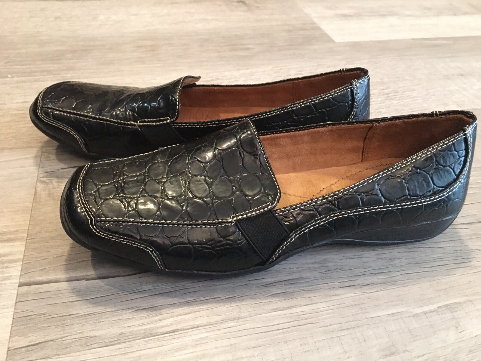 naturalizer black loafers