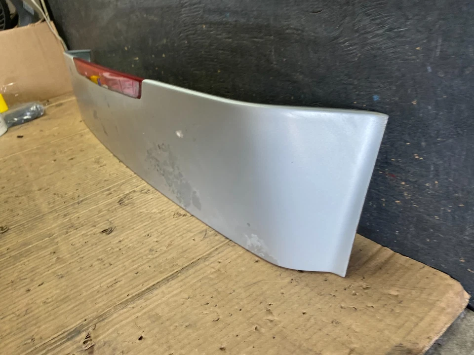 Alerón de luz de freno tercera escotilla tapa maletero Hyundai Accent 2005 a 2011 S8770 DG Foto 2 de 4