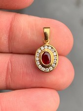 18ct gold diamond ruby cluster pendant vintage 2.4 grams