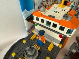 LEGO City ARCTIC ICEBREAKER #60062~100 % COMPLETE w/All Minifigures & Manuals
