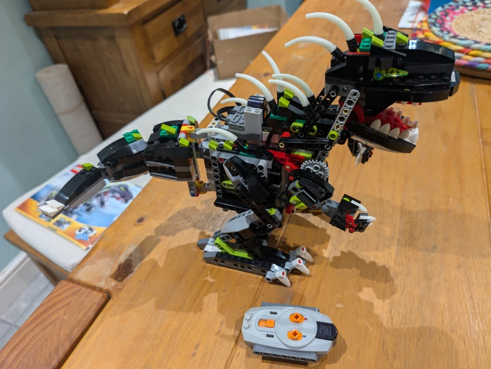 LEGO Creator 4958 Monster Dino, photo 1 of 3