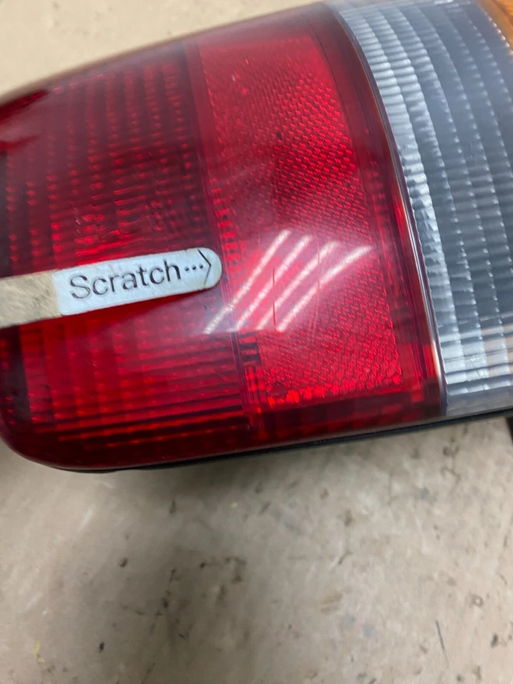 Jeep Grand Cherokee ZJ 1993-1998 pasajero derecho luz trasera derecha OEM N1572 DW Foto 4 de 4