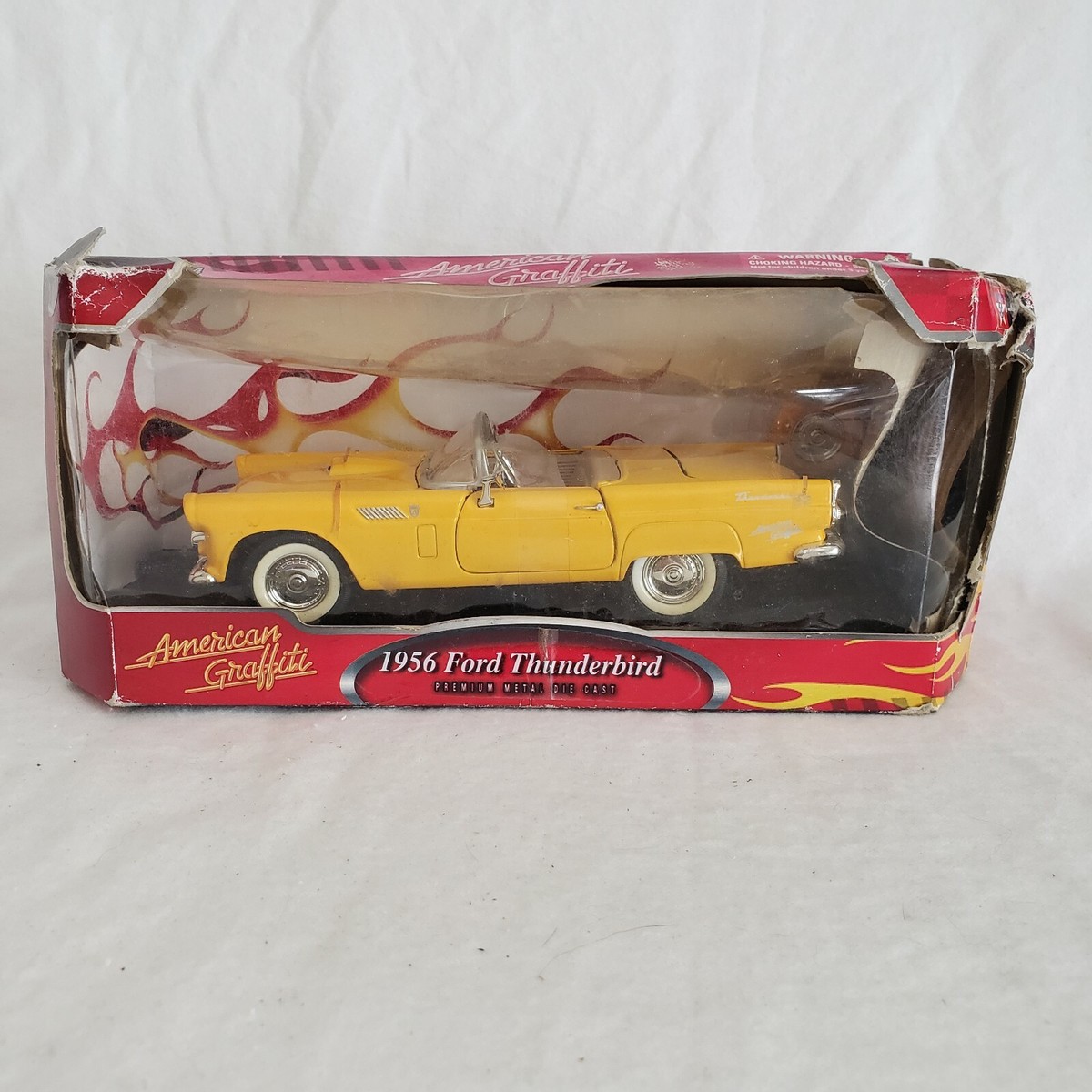 American Graffiti 1:24 New Die-Cast 1956 Ford Thunderbird Yellow