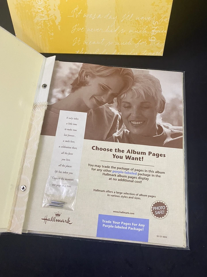 Álbum de fotos de tela Hallmark + 8 páginas autoadhesivas nuevo en caja borla crema Foto 2 de 4