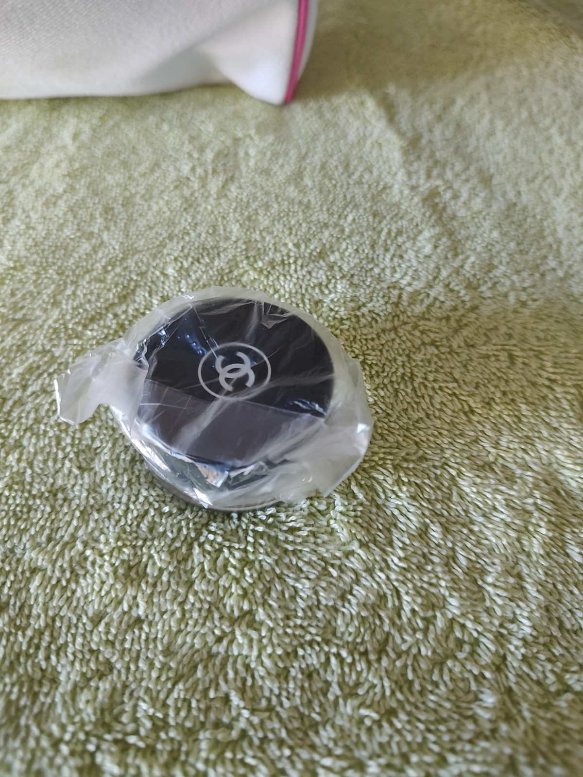  Chanel Parfums White Canvas Cosmetic Travel Pouch Bag Pink Trim  W/6 Drams thumbnail 5