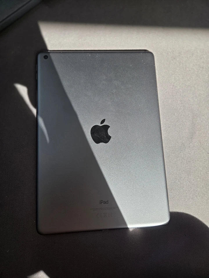 Apple iPad (8th generation) · 256GB · Wi-Fi, Foto 3 von 5
