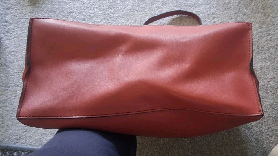 NEW LOOK TOTE BAG WITH FRONT POCKET WITH ZIP DESIGN - Image 3 of 4