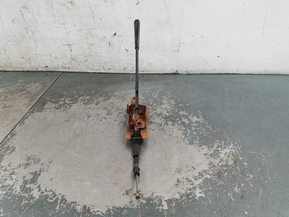 Ручка стояночного тормоза 2005 Jeep Wrangler TJ Rubicon 4x4 #8311 VV3 - Изображение 2 из 4