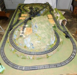 American Flyer Train Layout 11' x 5' Professionally landscaped Tracked Wired RTR