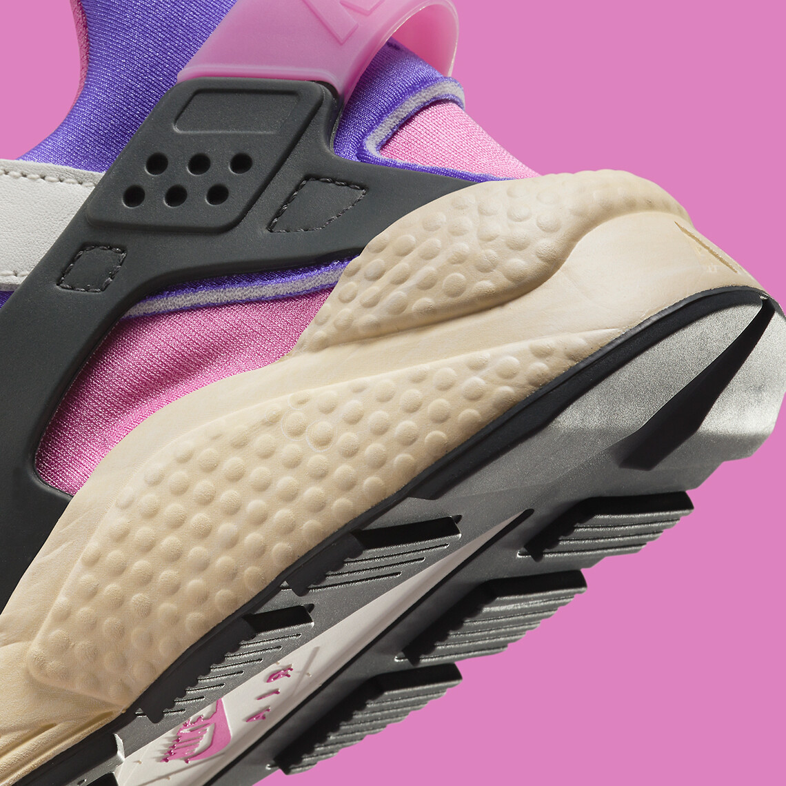 【美品】Nike Air Huarache ホワイト/ブルー/ピンク/ブラック NIKE AIR HUARACHE BLACK/LETHAL PINK-NEW EMERALD（ナイキ エア