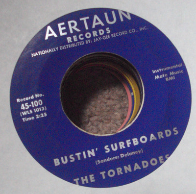 TORNADOES Bustin' Surfboards/Beyond The Surf 7'' 45 early-60's surf-rock Aertaun