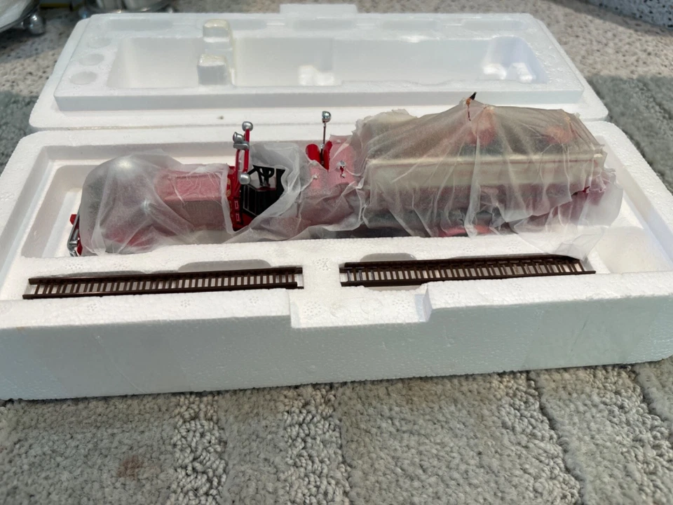 Matchbox Coca-Cola Holiday Fire EngineYYM35193 . NIB - Image 2 of 4