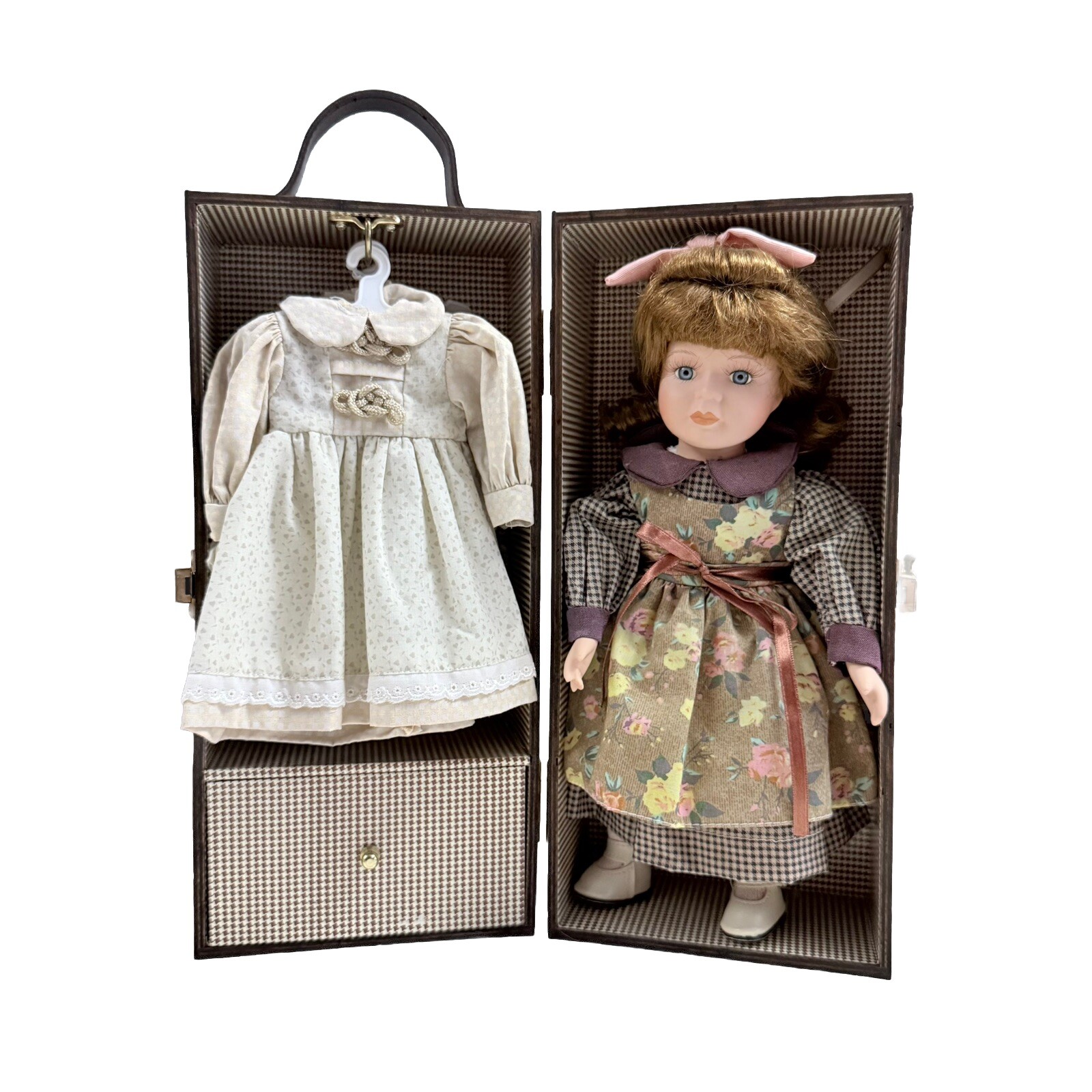 Vintage Porcelain Doll Companion Collection Case w/2 extra Outfits 12