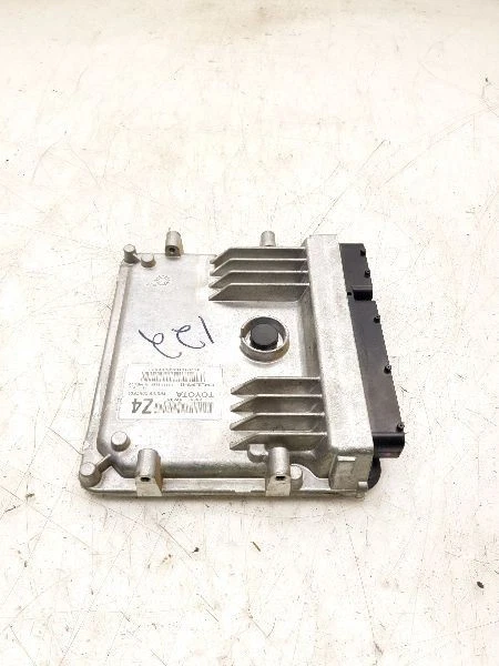 Toyota Corolla 2016 motor módulo de control electrónico montaje ECM  Foto 3 de 4