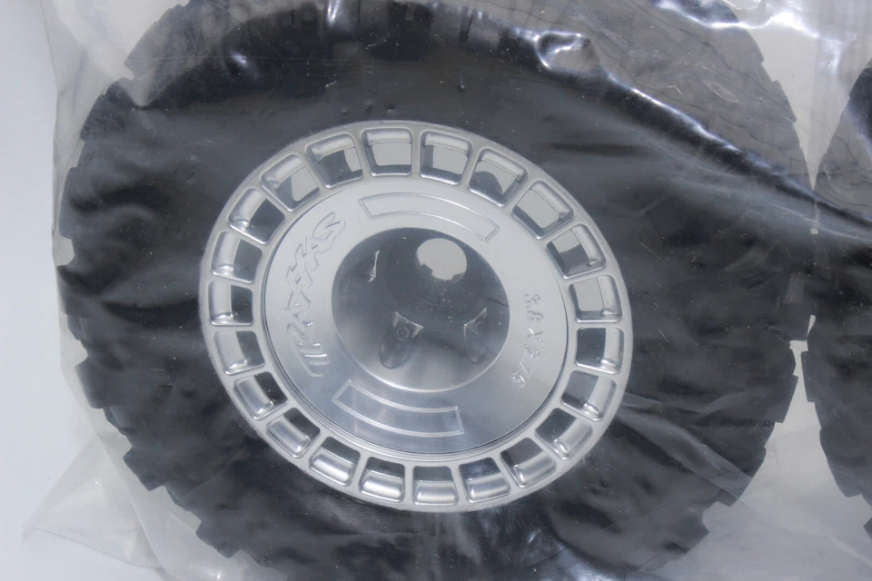 TRAXXAS TRX 9572 X Sledgehammer Reifen 3.8 auf Felge mit Abdeckung Satin Sledge - Bild 3 von 4