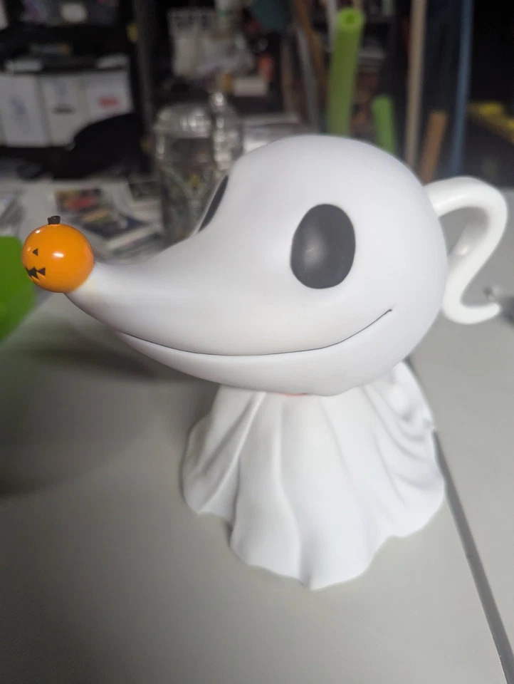 Banco de figuras The Nightmare Before Christmas Zero Disney - Imagem 2 de 4