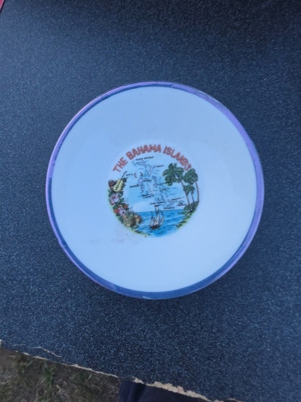 BAHAMA ISLANDS VINTAGE 7.5in Blue Trim Ceramic Souvenir Plate B-19