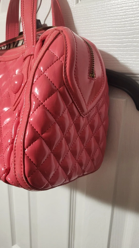 Bolso de Mano Maxx New York Signature Rosa Estampado Cebra Interior Grandes Bolsillos Internos Foto 2 de 4