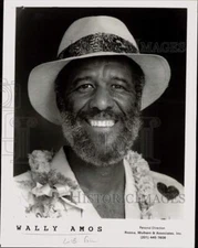 1989 Press Photo TV personality Wally Amos - sax33827