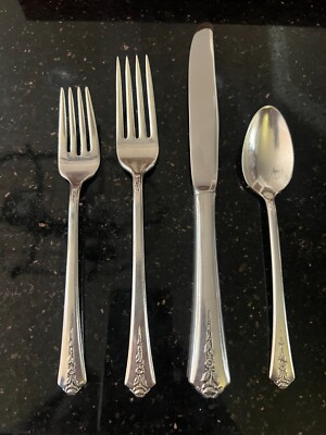 Holmes & Edwards Silverplate SPRING GARDEN Flatware Service for 11