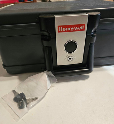 Honeywell Fire Protector Model 2011 Fire Safe Chest Lock Box 2 Keys Manual