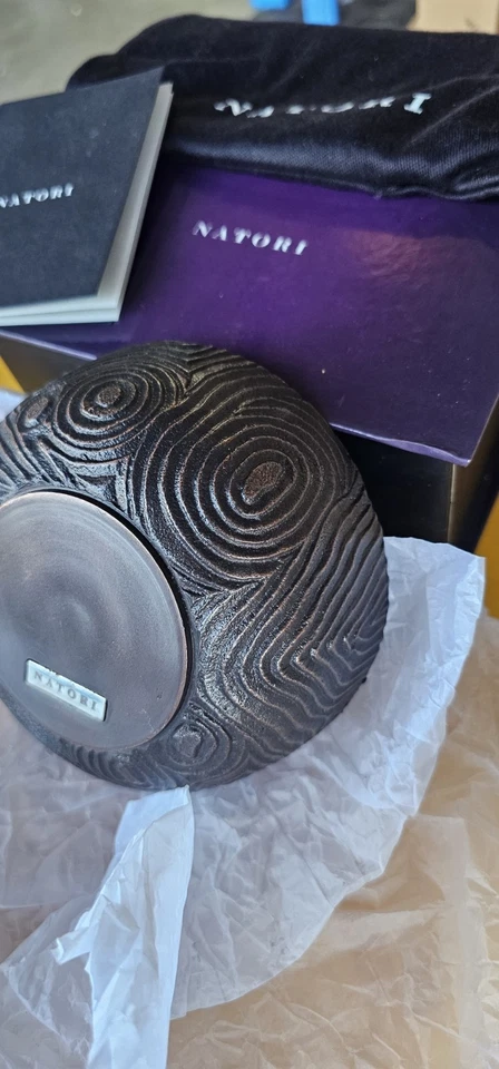 Tazón de tuerca de grano de madera Josie Natori con cubierta antipolvo y caja Foto 3 de 3