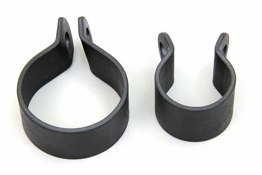 Juego de abrazaderas parkerizadas de escape delantero para Harley Davidson de V-Twin Foto 2 de 2