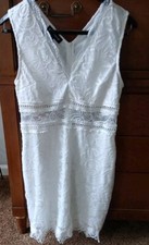 EILLY BAZAR WhiteLace Dress Medium Sheath Sleeveless V Neck Crochet Overlay