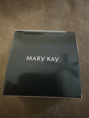 Mary Kay  Silky Setting Powder .28 Oz.  Light - medium ivory 