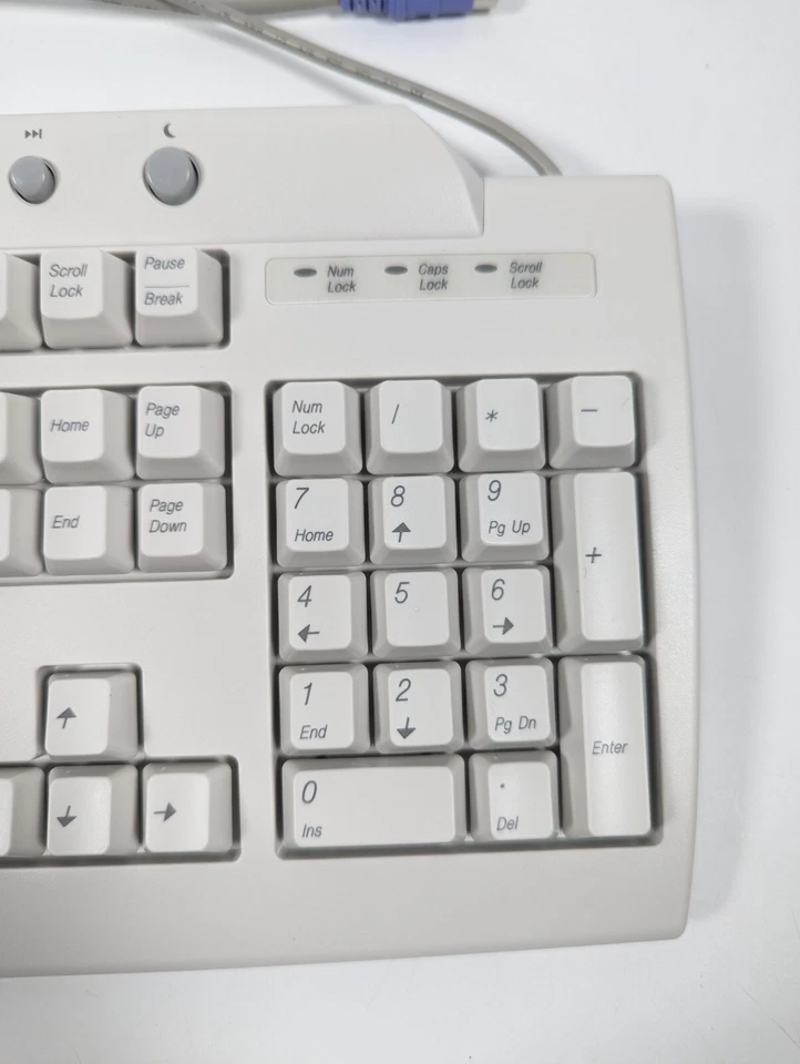 PS/2 White Mitsumi Wired PC Keyboard KFKECOHY 5v DC UK Model Retro & Boxed - Image 4 of 4