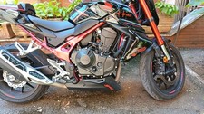 Moto naked Honda Hornet