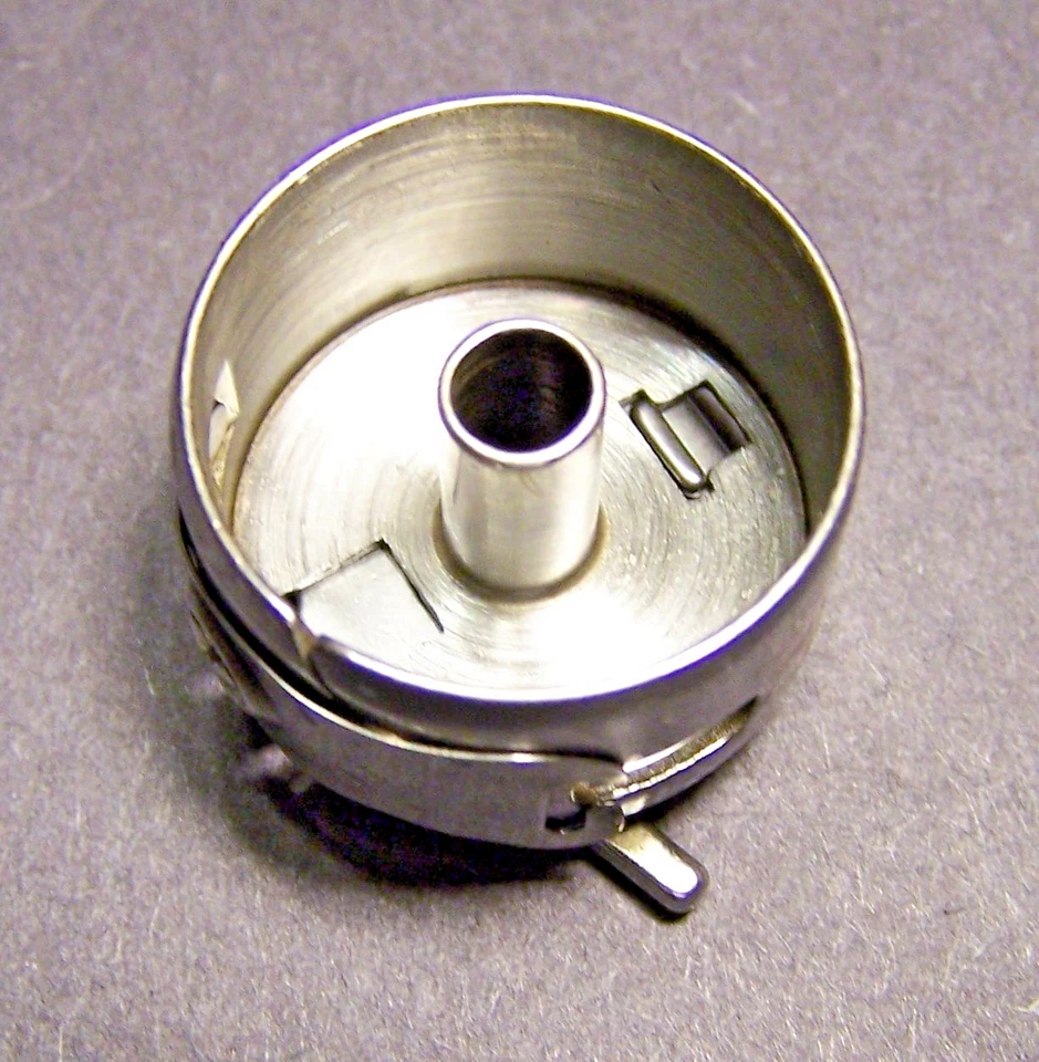 Uma caixa de bobina 31-15 para máquina de costura Singer comercial industrial - Imagem 2 de 4