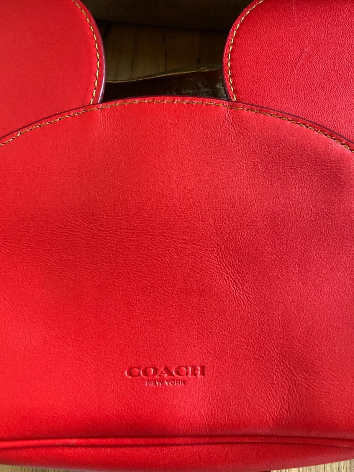 Bracciale Disney x Coach Orecchio di Topolino in pelle rosso F59529 nuovo con etichetta