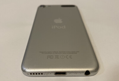 Apple iPod touch 6th Generation Silver (64 GB) SEE PICTURES/READ