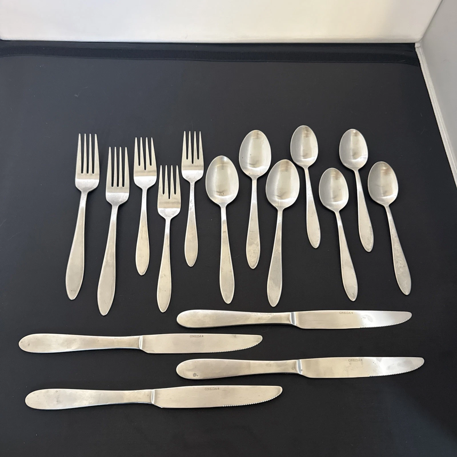 16pc Taylor Satin by Oneida Silverware Spoon Fork Knife Set Serving Spoon