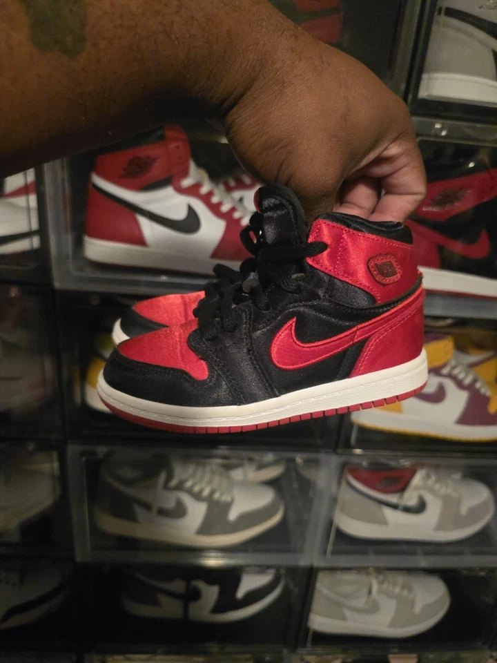 Nike Air Jordan 1 Retro Alto OG Niño Pequeño Talla 9C Satin Bred Foto 2 de 4