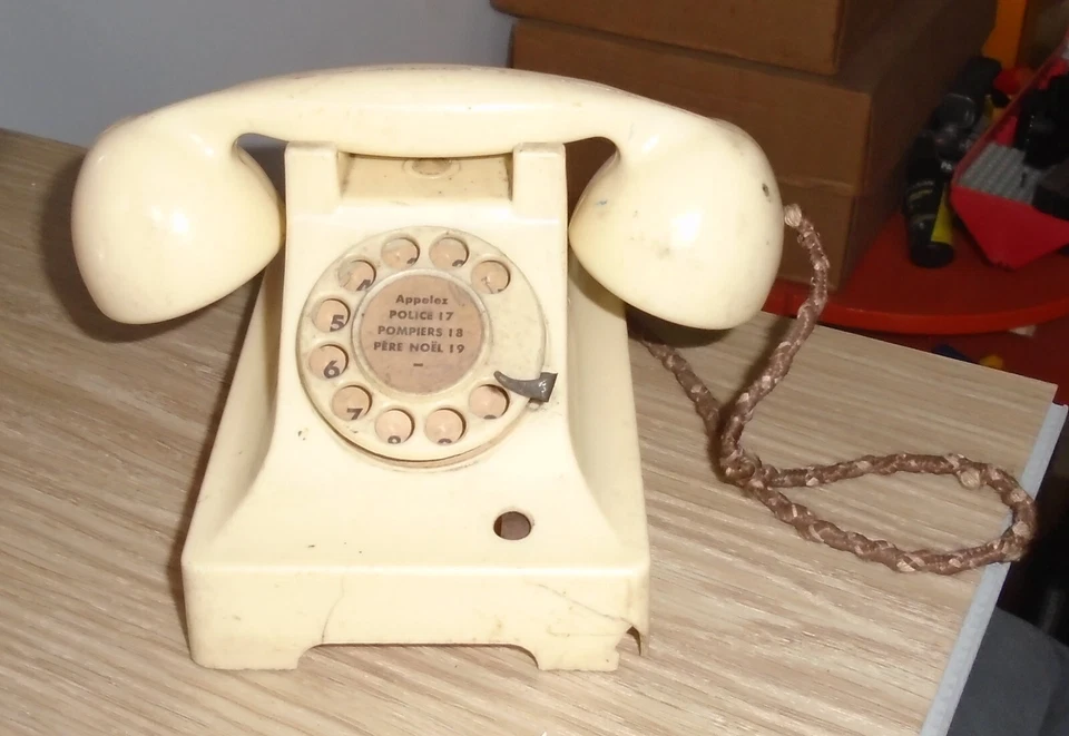 ancien jouet téléphone des années 60 - Photo 1/3