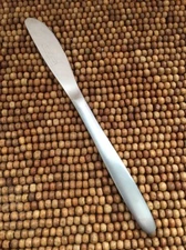 555 Stainless China Satin Handle Round Pointed Tip SERRATED DINNER KNIFE 7.75"