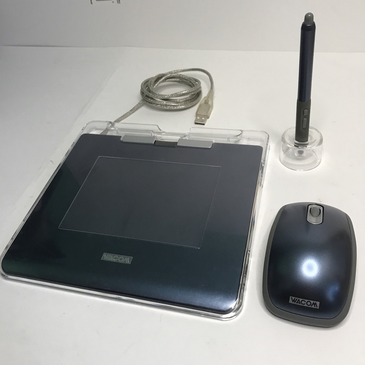 Wacom Graphics Tablet CTE-440 Blue Digital Pen w/ holder Wacom