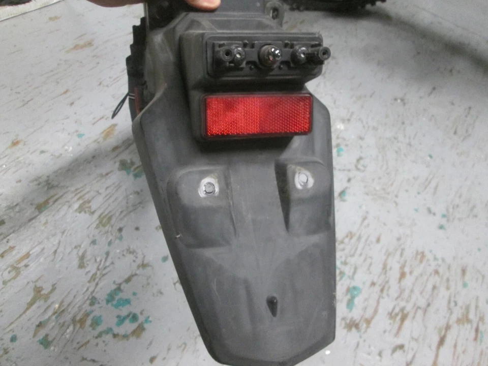 MONTAJE GUARDABARROS TRASERO HONDA CBR125R 2004-2010 80100-KTY-D30 BUEN ESTADO Foto 3 de 4