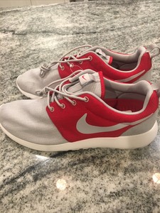 nike roshe one red grey