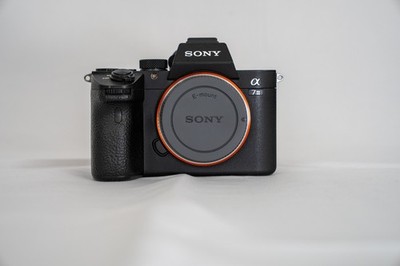 Sony Alpha 7 III ILCE-7M3 24,2MP Spiegellose Systemkamera mit OVP- (Body)